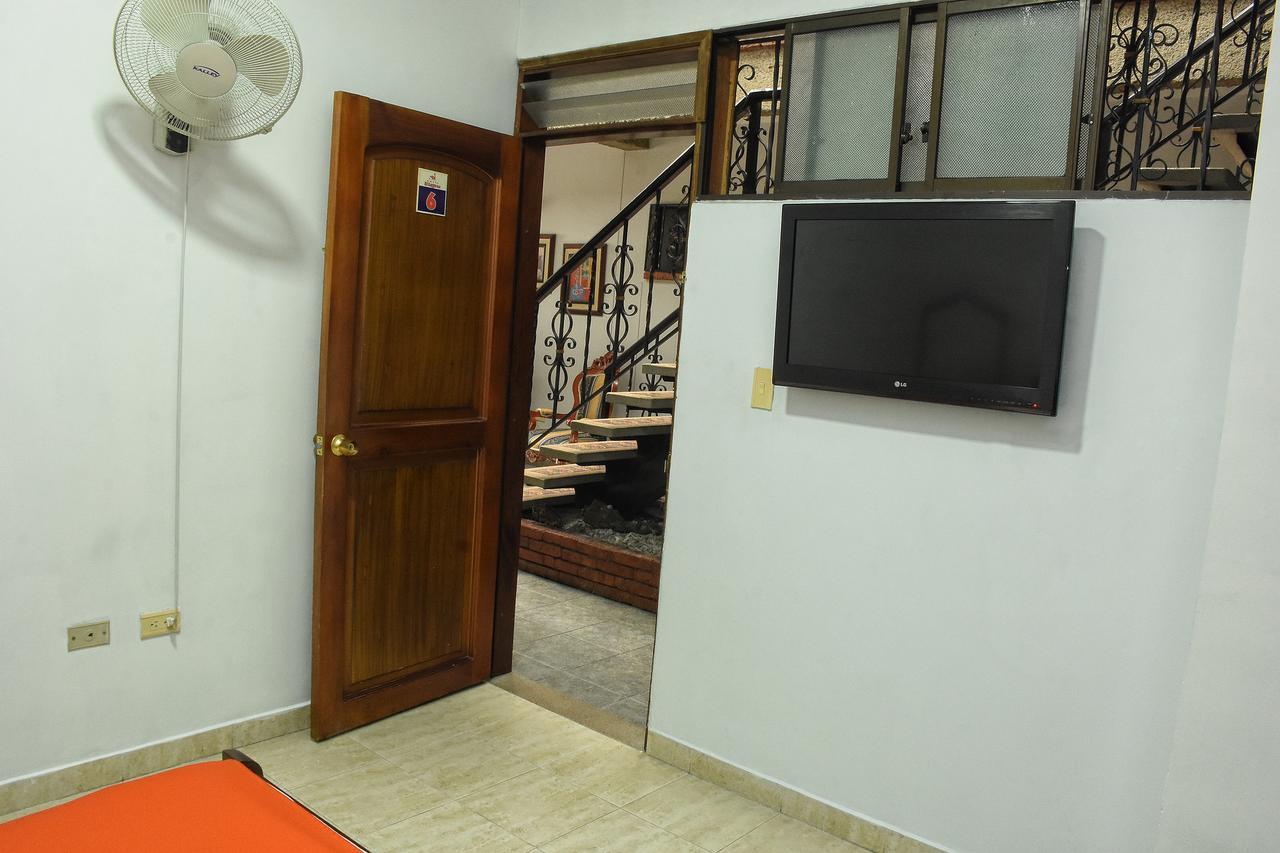 Hotel El Lago 2 Перейра Екстериор снимка